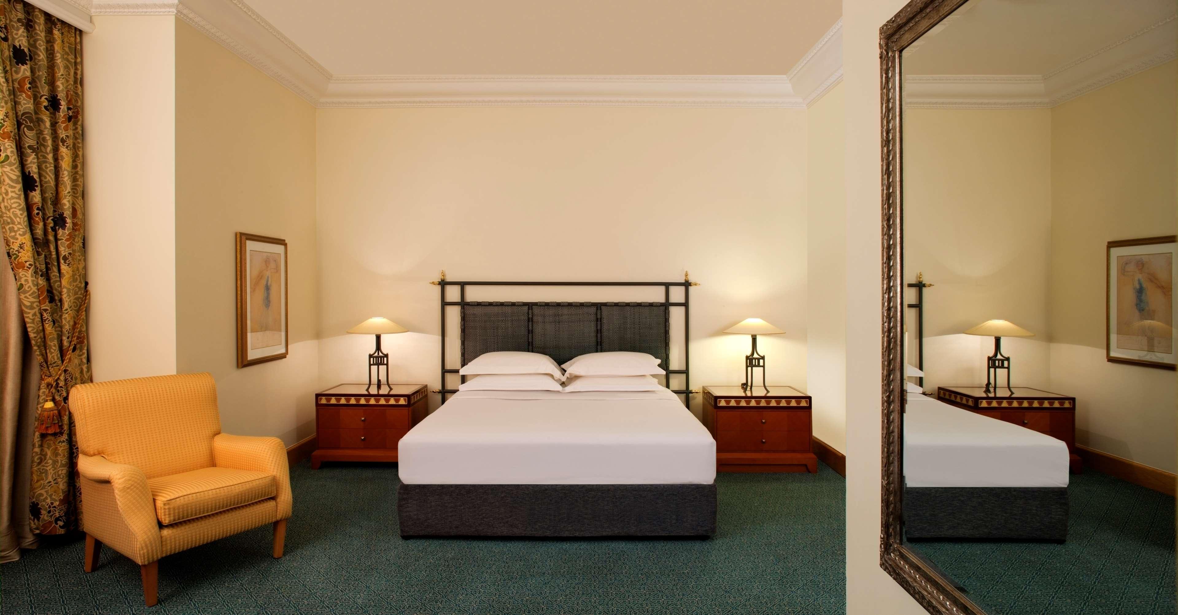 Grand Hyatt Muscat Hotel Exterior photo A bedroom at the hotel