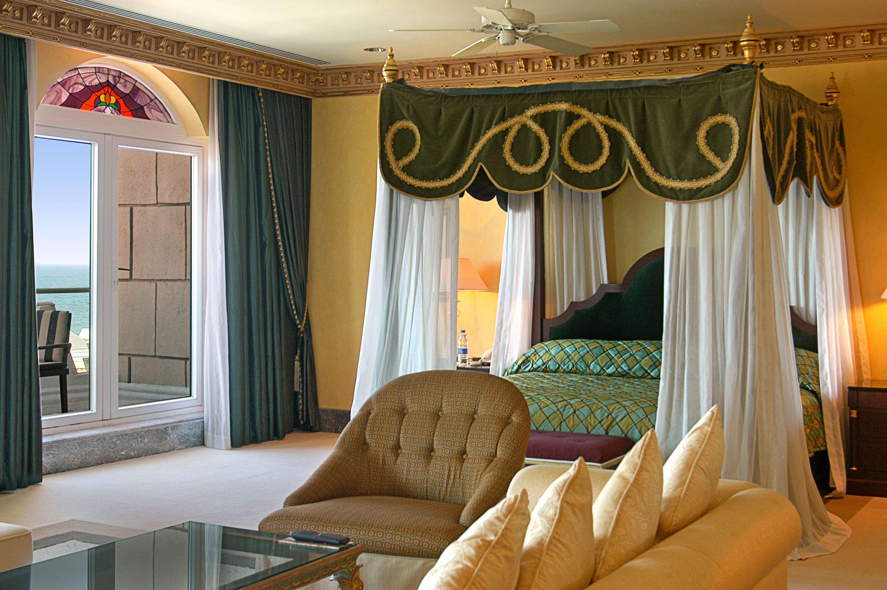 Grand Hyatt Muscat Hotel Exterior photo A bedroom at the Atlantis Paradise Island