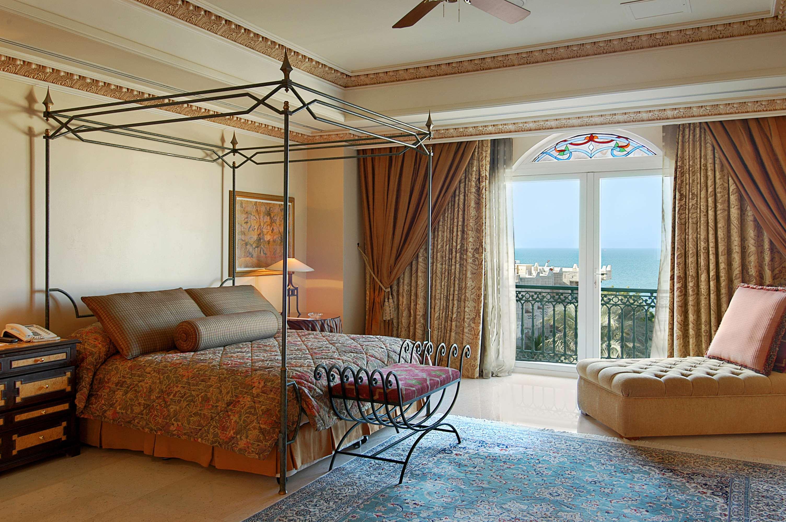 Grand Hyatt Muscat Hotel Exterior photo A bedroom at the hotel
