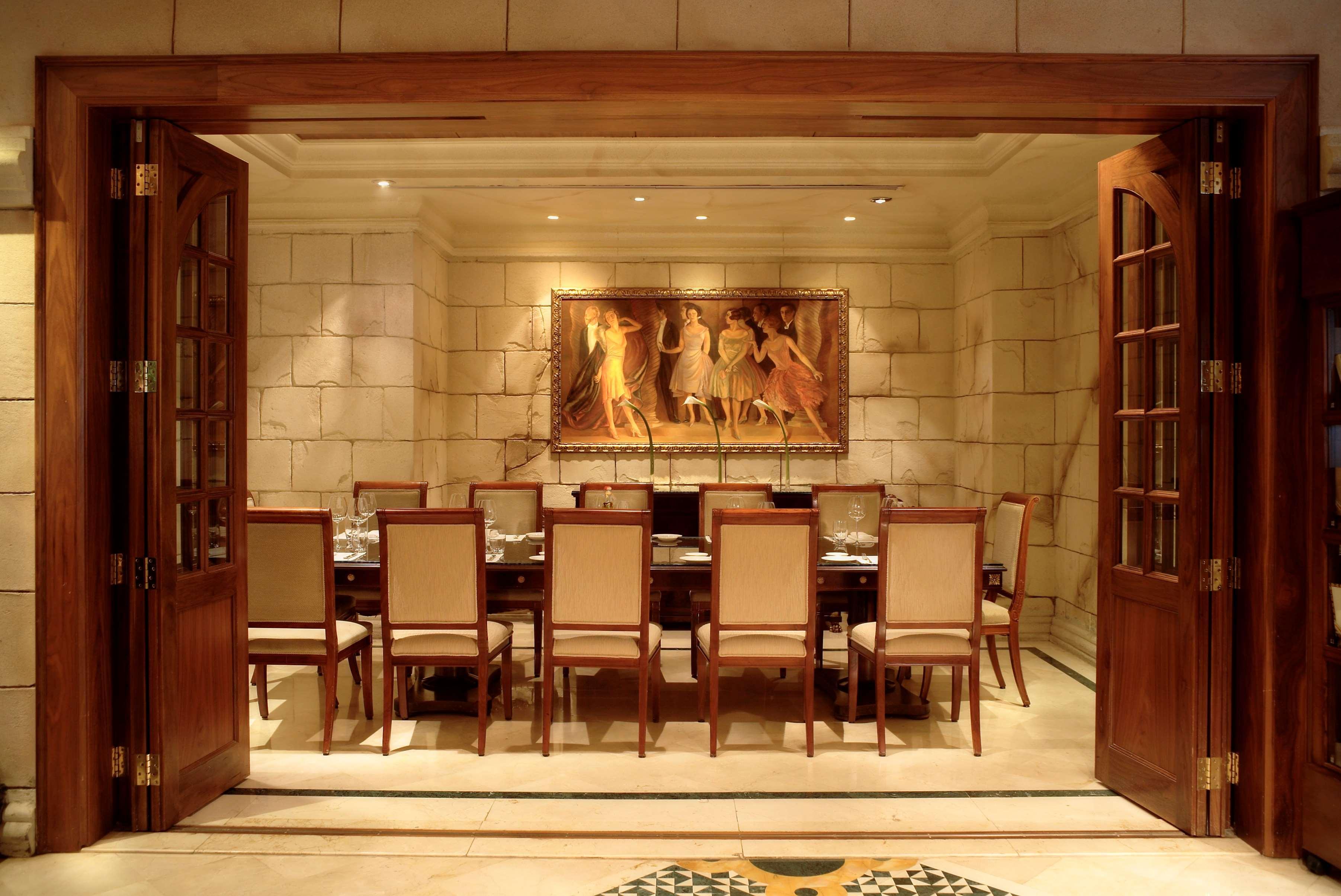 Grand Hyatt Muscat Hotel Exterior photo A dining room