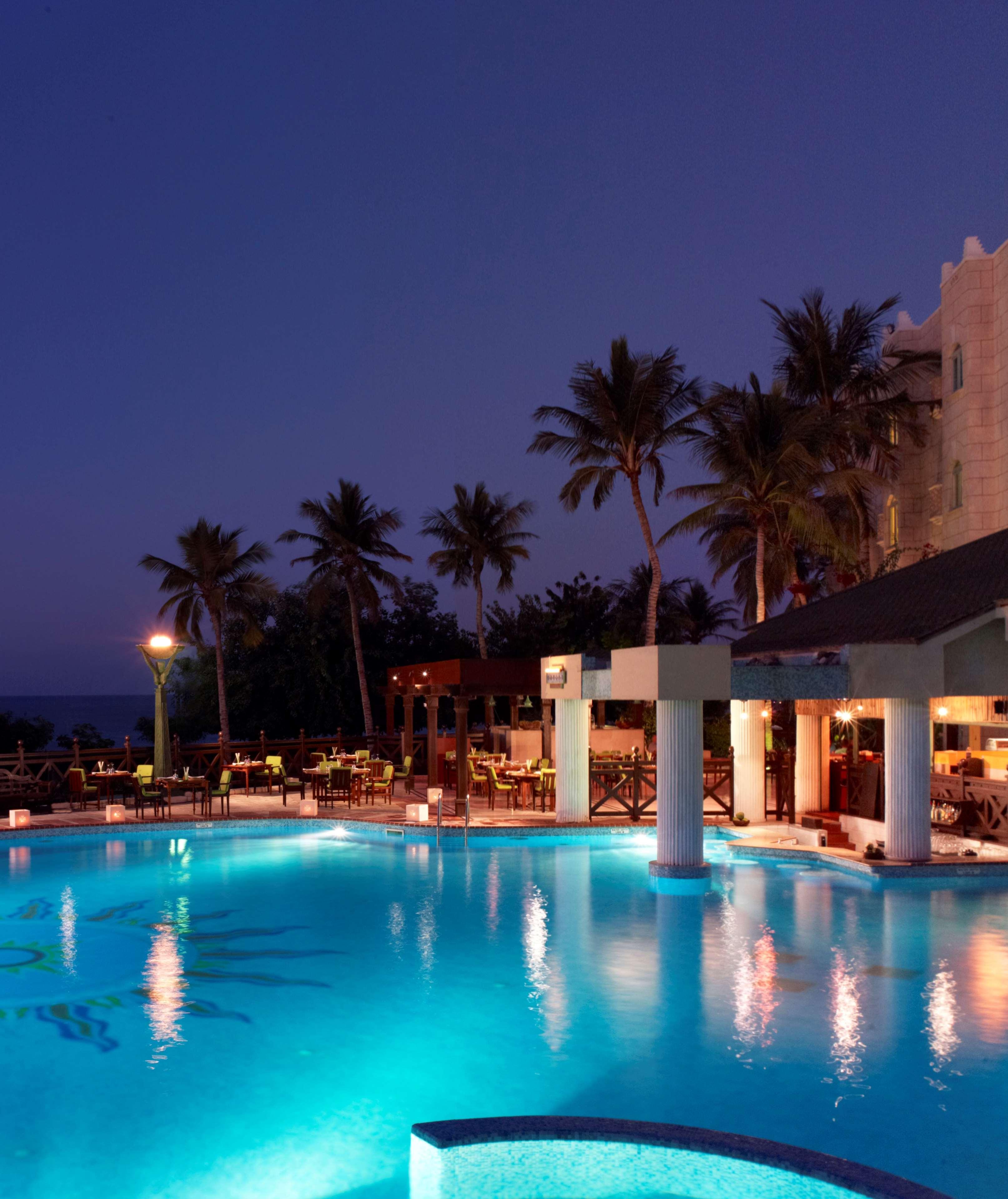 Grand Hyatt Muscat Hotel Exterior photo The pool at the Royal Mirage Hotel