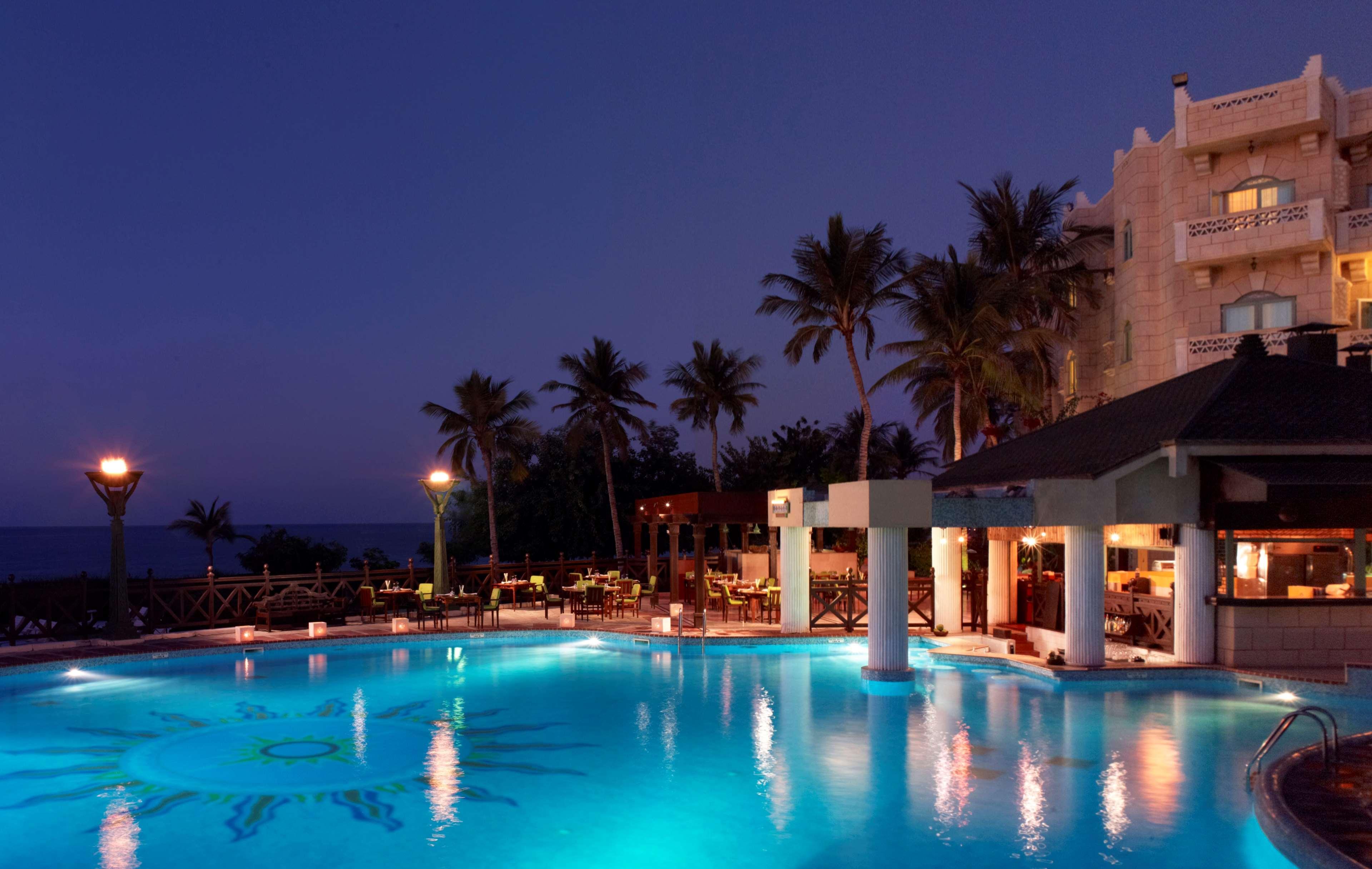 Grand Hyatt Muscat Hotel Exterior photo The pool at the Royal